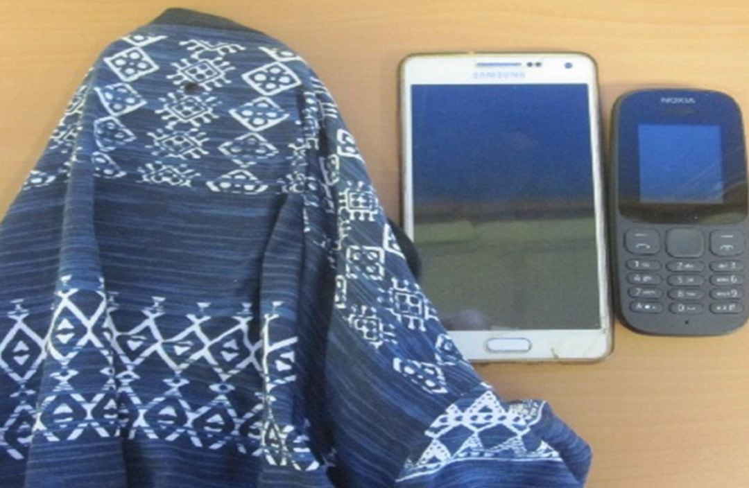 Efectos utilizados por uno de los opositores para tener imágenes del examen y recibir las respuestas