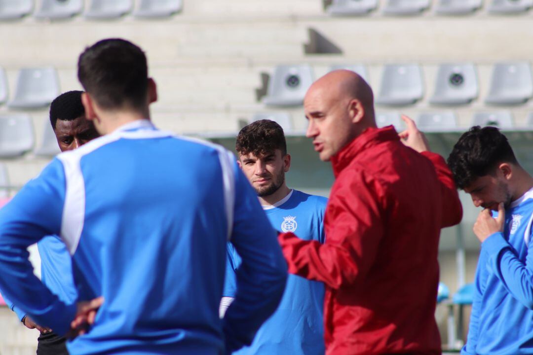 Fran García en un enrtenamiento del Conquense 