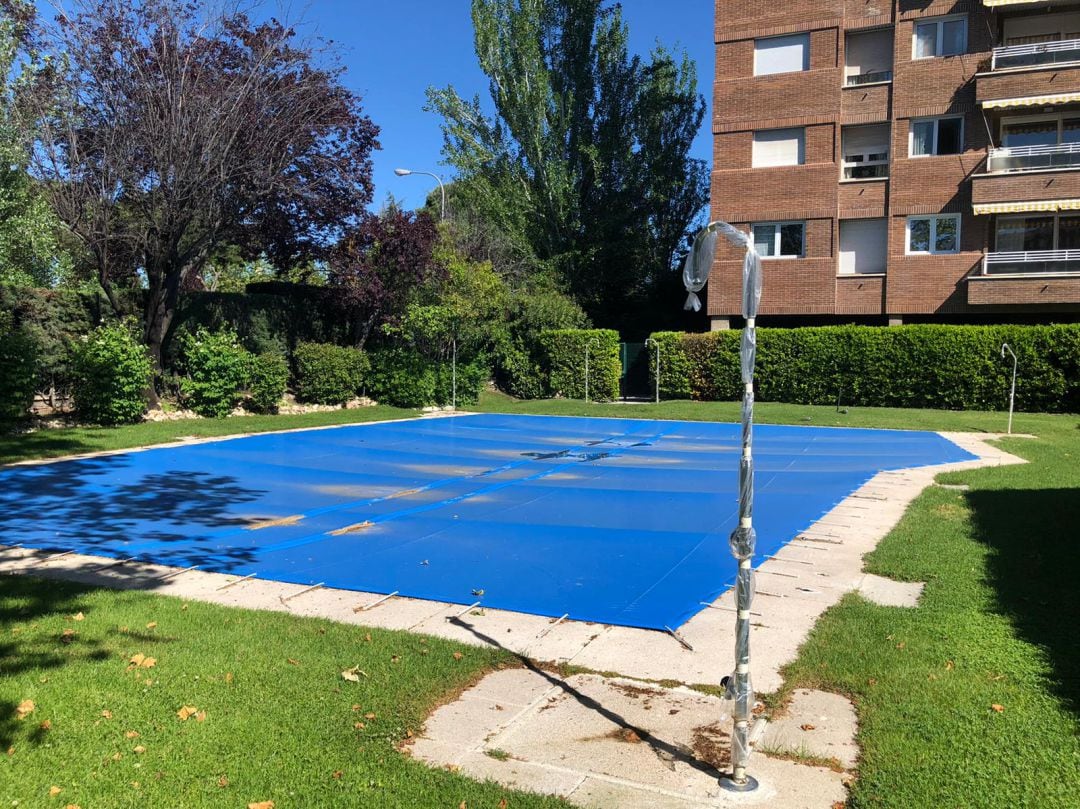 Piscina comunitaria en Madrid. 