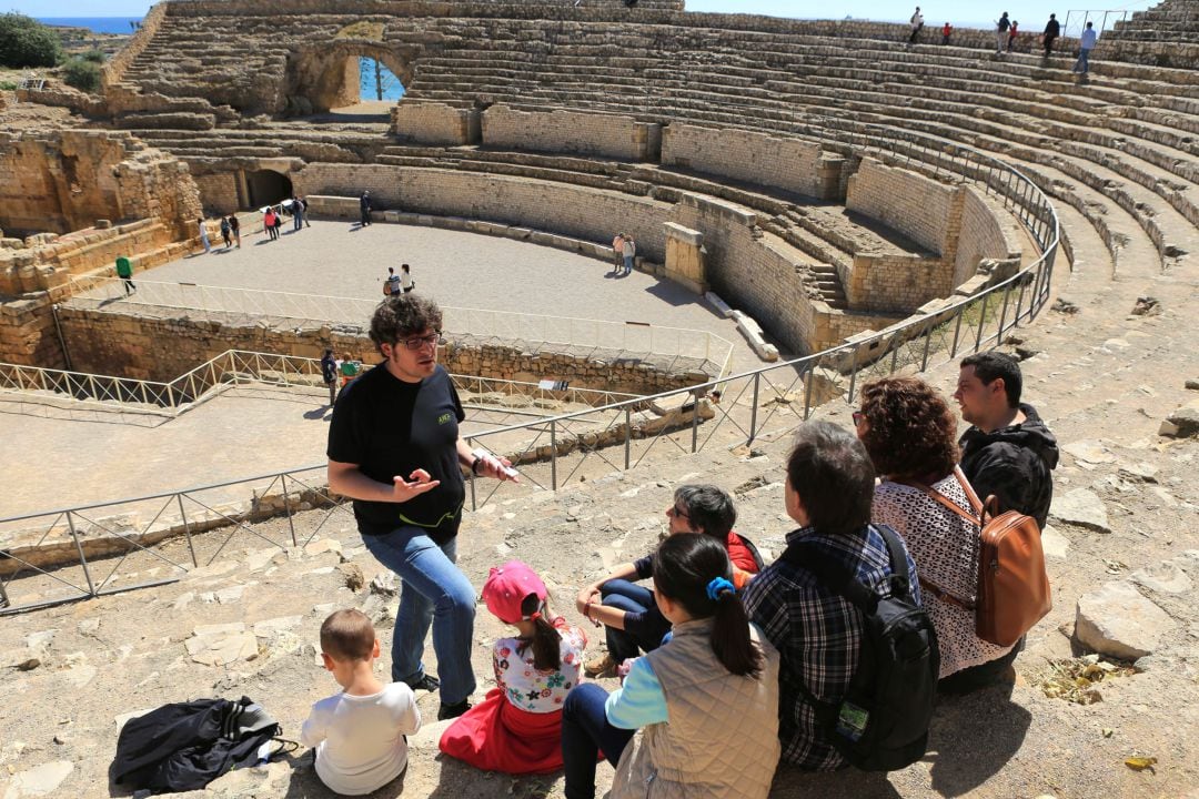 Visita guiada a l&#039;amfiteatre. 