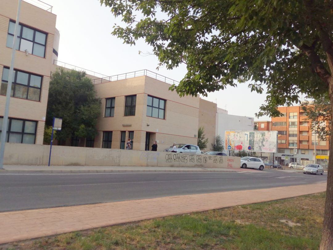 Vuelven las colas para hacer pruebas de coronavirus en el centro de salud Marina Española de Elda