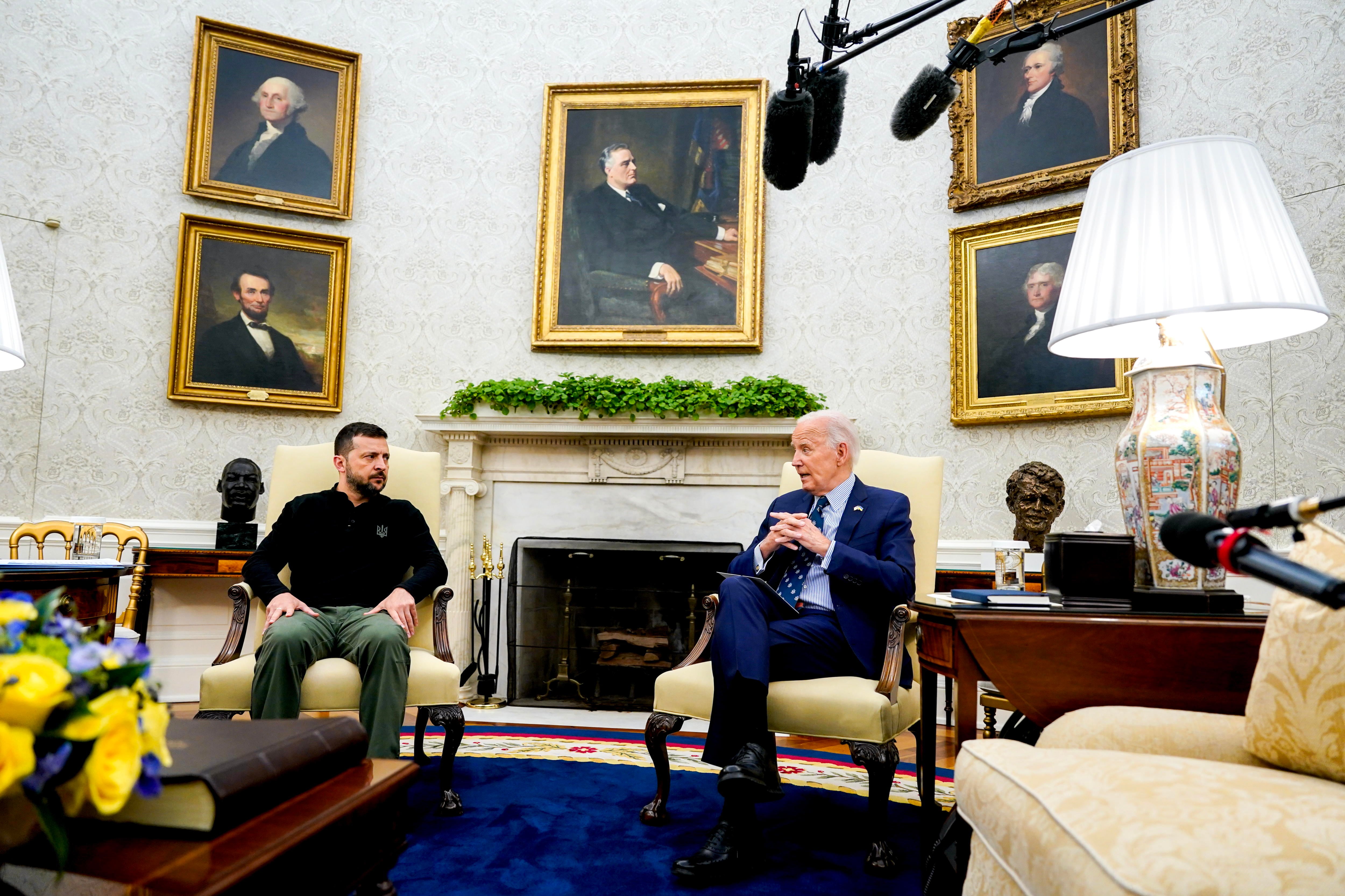 Joe Biden y Volodymyr Zelensky durante su reunión en el Despacho Oval de la Casa Blanca.