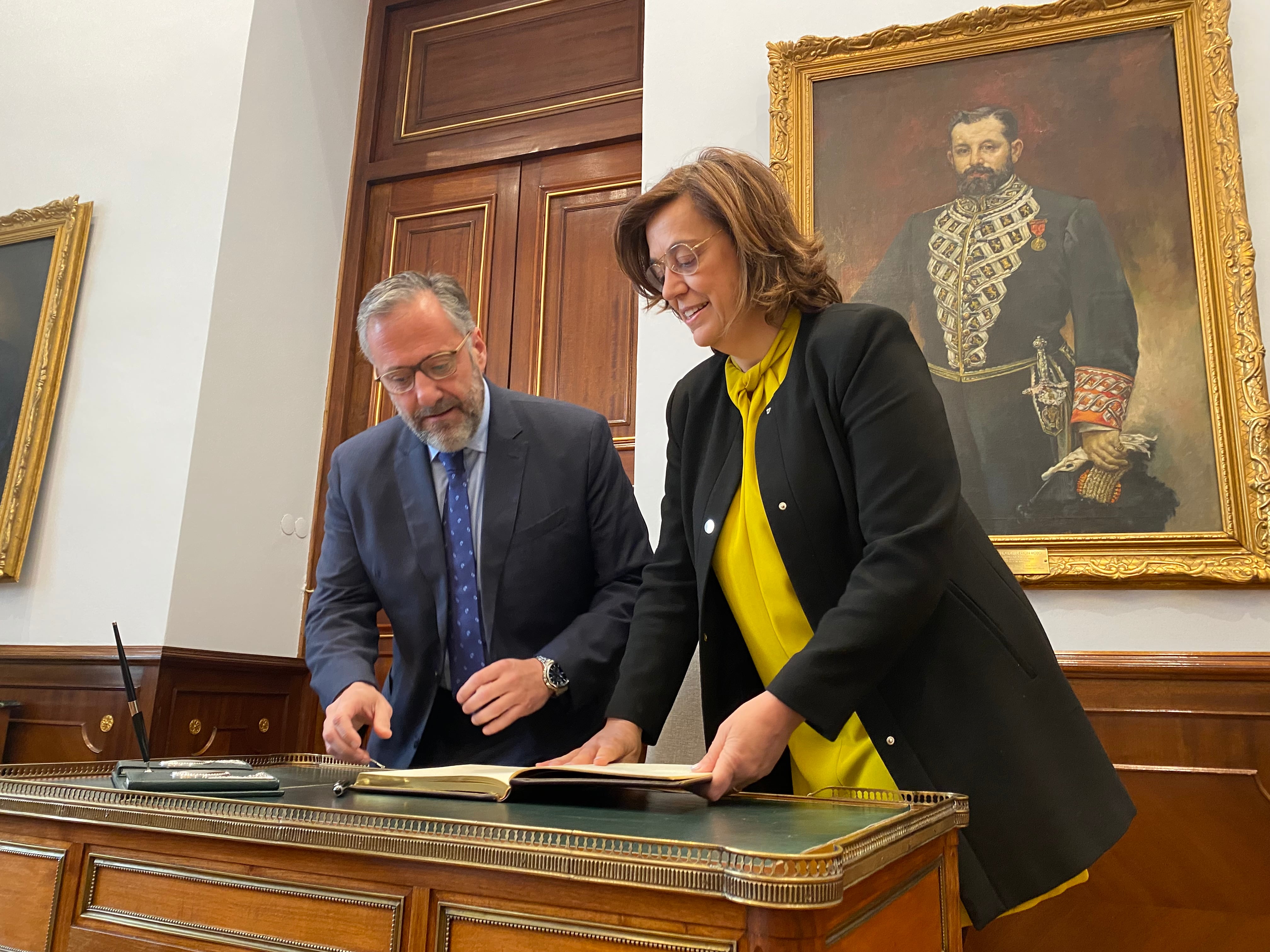 La presidenta de la Diputación de Palencia recibe a Carlos Pollán, presidente de las Cortes de CyL en su primera salida tras la toma de posesión