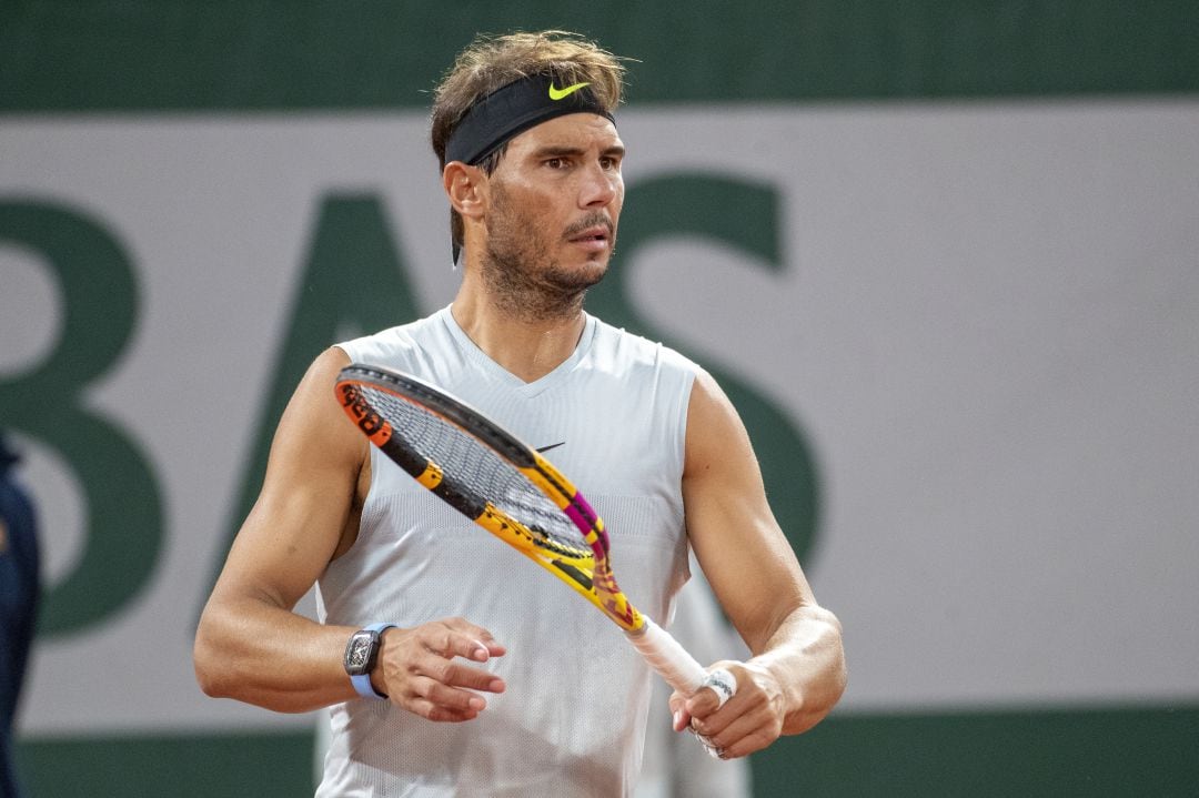 Rafa Nadal durante su partido de práctica contra el serbio Filip Krajinovic en preparación para el Roland Garros. 