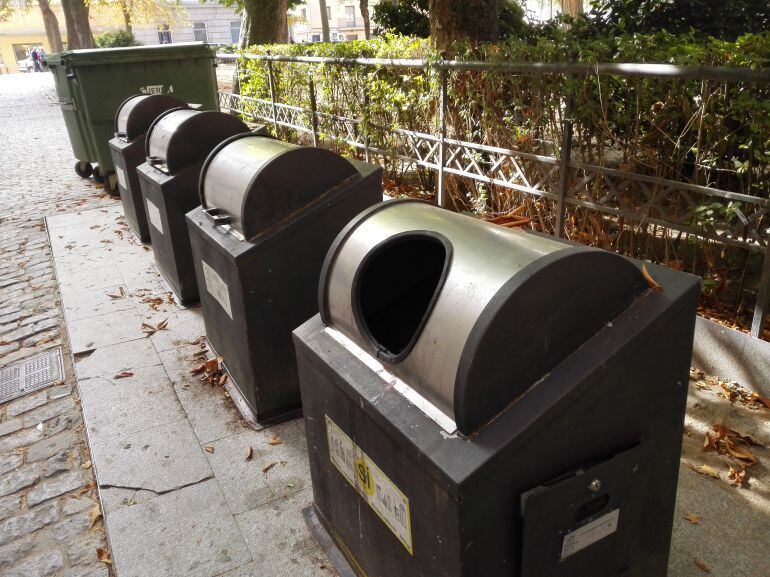 Contenedores de basura en el casco histórico