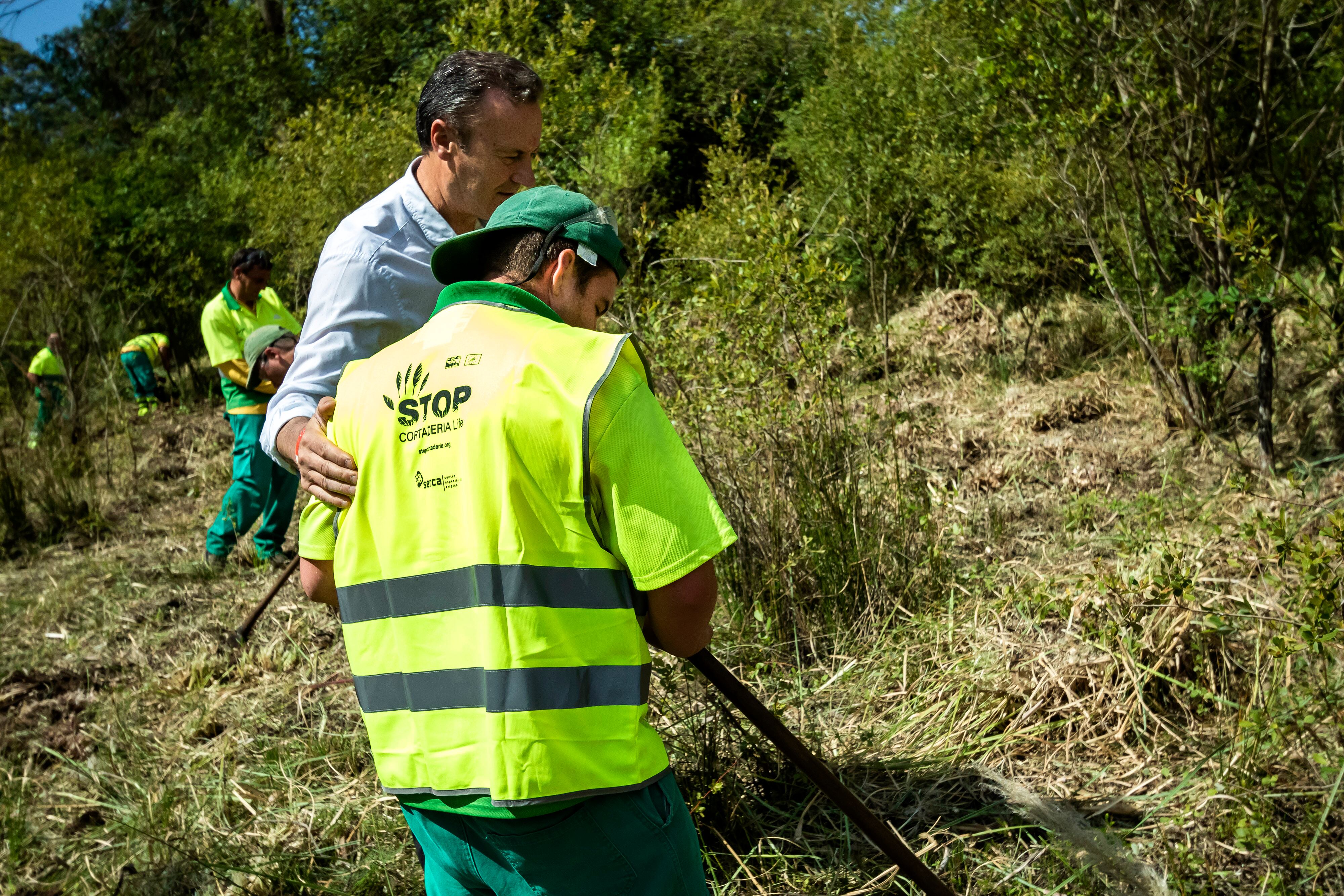 El consejero de MedioAmbiente, Guillermo Blanco, asiste al acto de reconocimiento al proyecto LIFE Stop Cortaderia.