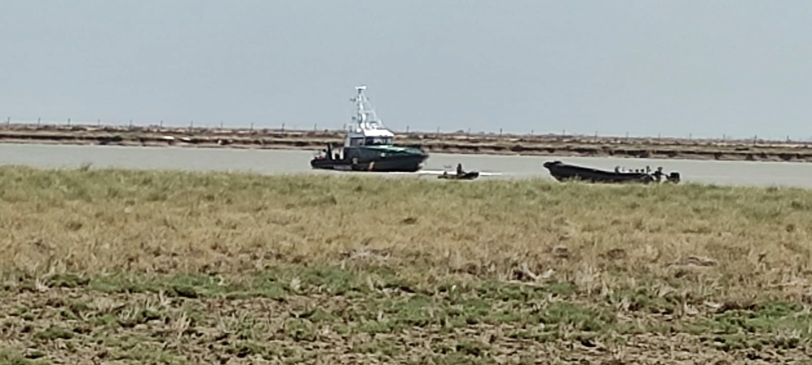 Una imagen de archivo de una operación de la Guardia Civil en la desembocadura del río Guadalquivir, en Sanlúcar de Barrameda