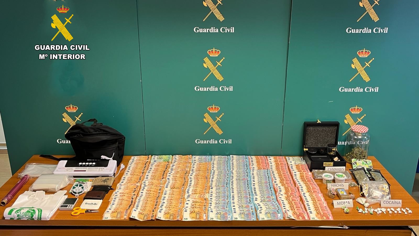 Material incautado por la Guardia Civil de Palencia