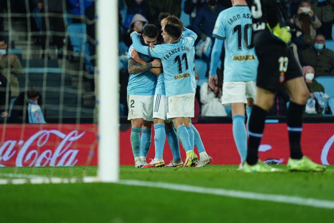 Futbolistas del Celta celebran un gol en Balaídos