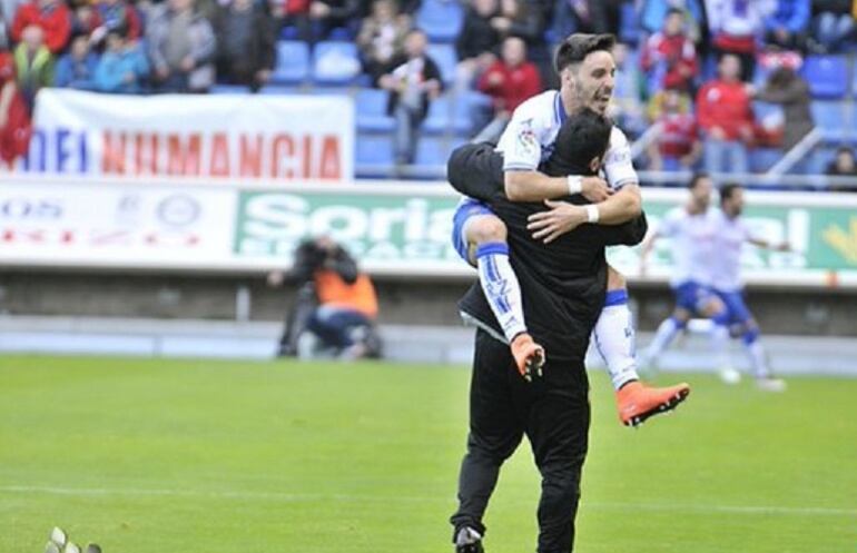 Isaac celebra uno de los goles en Los Pajaritos