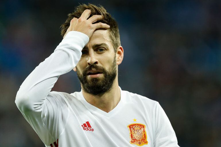 Piqué, durante un partido con la Selección