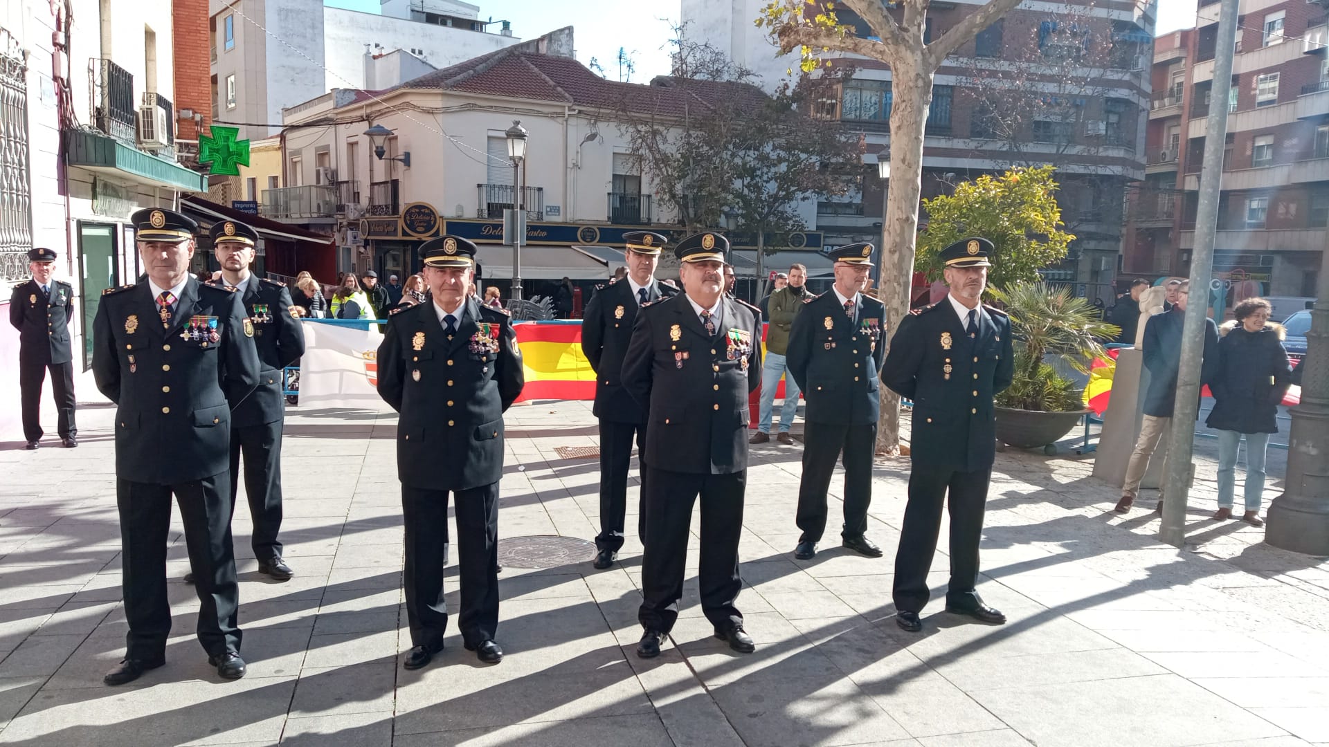 Agentes formando ante la llegada de las autoridades a Puertollano