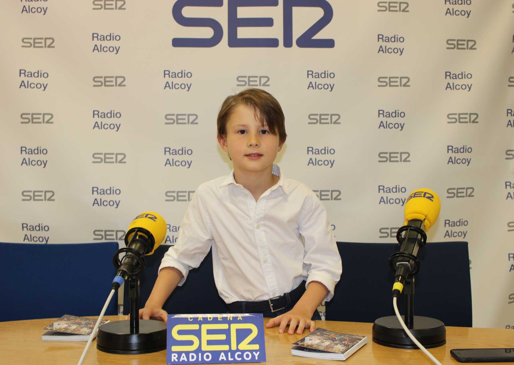 Mateo Vilaplana Blaak, Sant Jordiet 2026, en el estudio central de Radio Alcoy