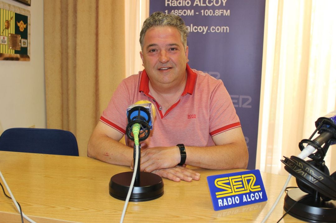 El alcalde de Muro, Gabriel Tomás, en los estudios de esta emisora