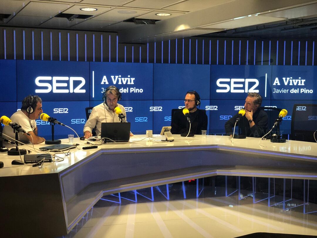 Julio Rey, Javier del Pino, Mauro Entrialgo e Iñaki Gabilondo durante un momento de la tertulia