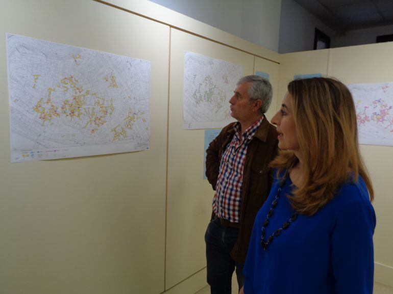 Celia Bombín y Alfonso Sanz recorren la exposición de este diagnóstico