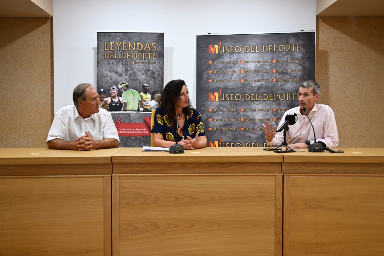 María del Mar Vázquez, Antonio Casimiro y Pablo Martínez Arroyo presentando el evento.