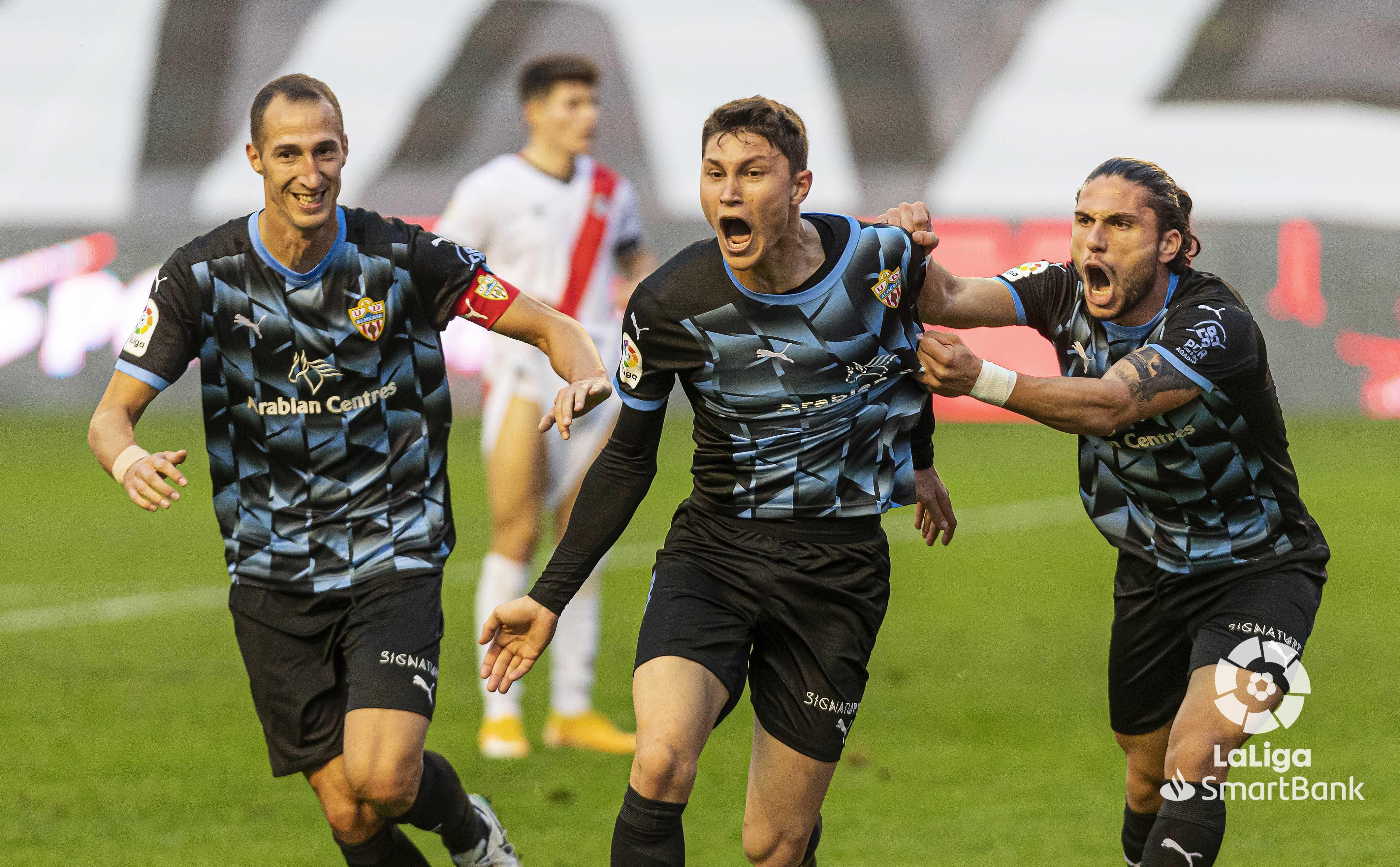 Cuenca marcó el gol de la victoria del Almería en Vallecas.