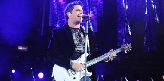 Alejandro Sanz se convierte en el destacado triunfado de la edición de los Ondas de este año. El jurado estima que la mejor canción de 2010 es Looking for paradise y el mejor álbum del año es &#039;Paraíso Express&#039;. Sanz logra el Ondas también como mejor artista o grupo español.