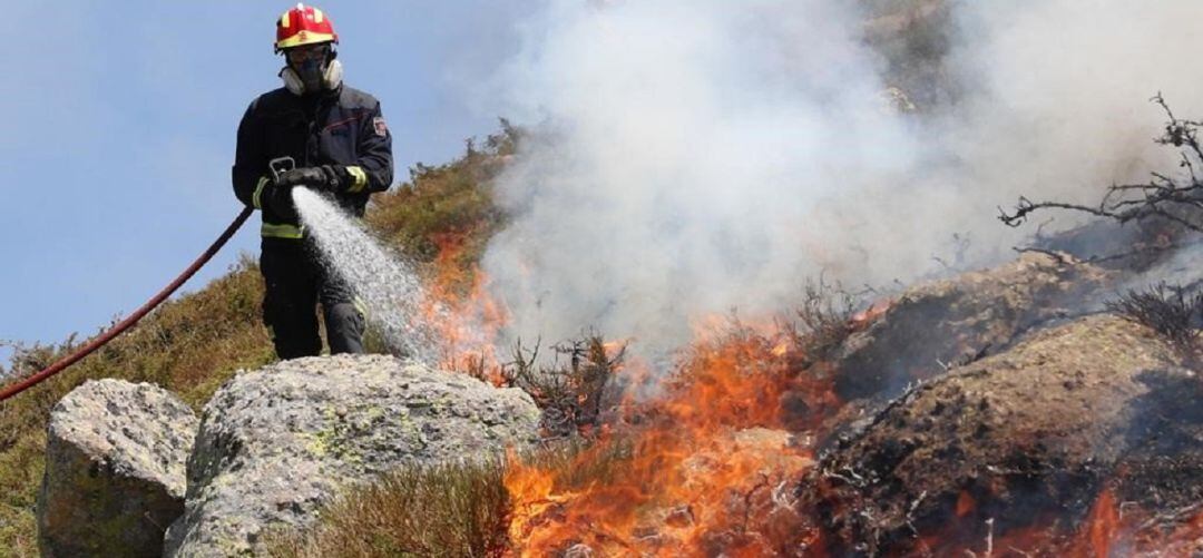 La superficie quemada en el incendio de Miraflores de la Sierra llega a las 500 hectáreas 