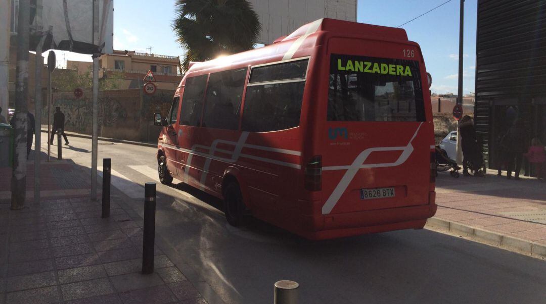 Los vecinos de la zona se quejan del mal estado de los autobuses