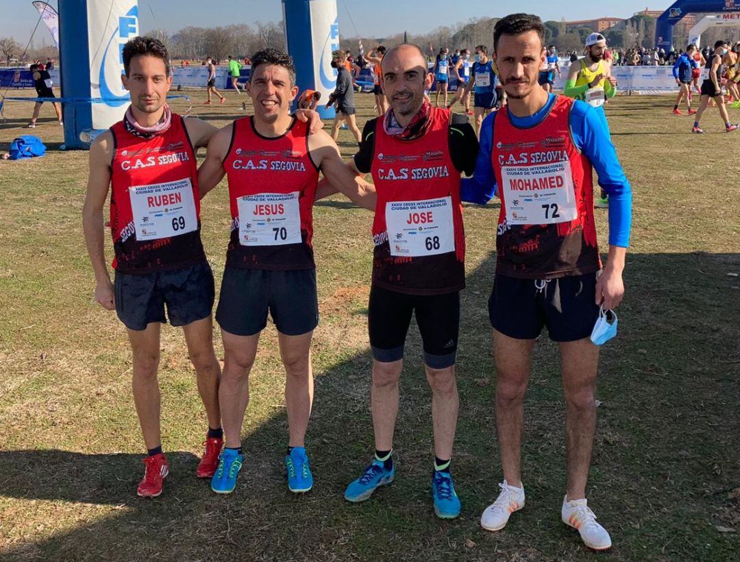 El equipo absoluto masculino del Venta Magullo octavo en el campeonato autonómico de cross 