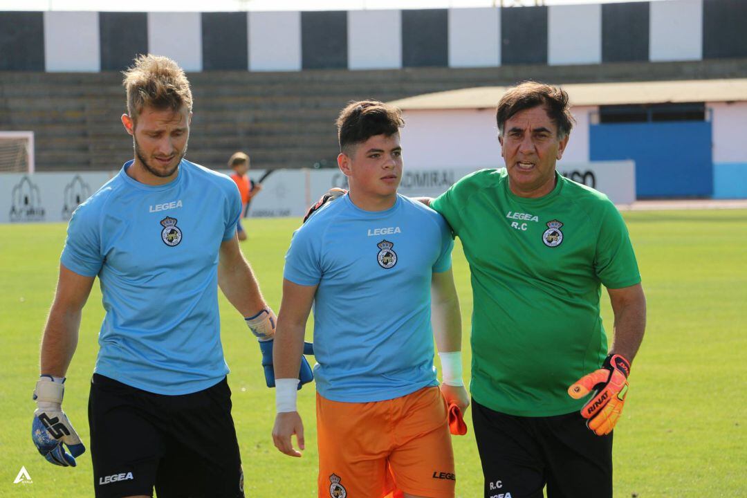 Montoya junto a Manu Caro.