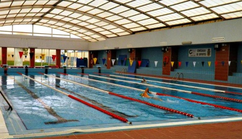 La afluencia habitual a la piscina municipal cubierta es de 900 usuarios