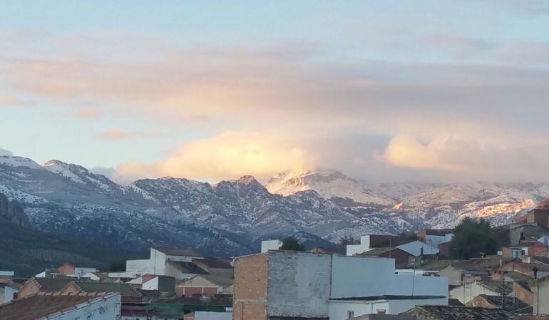 Panorámica de la primera nevada en Mágina