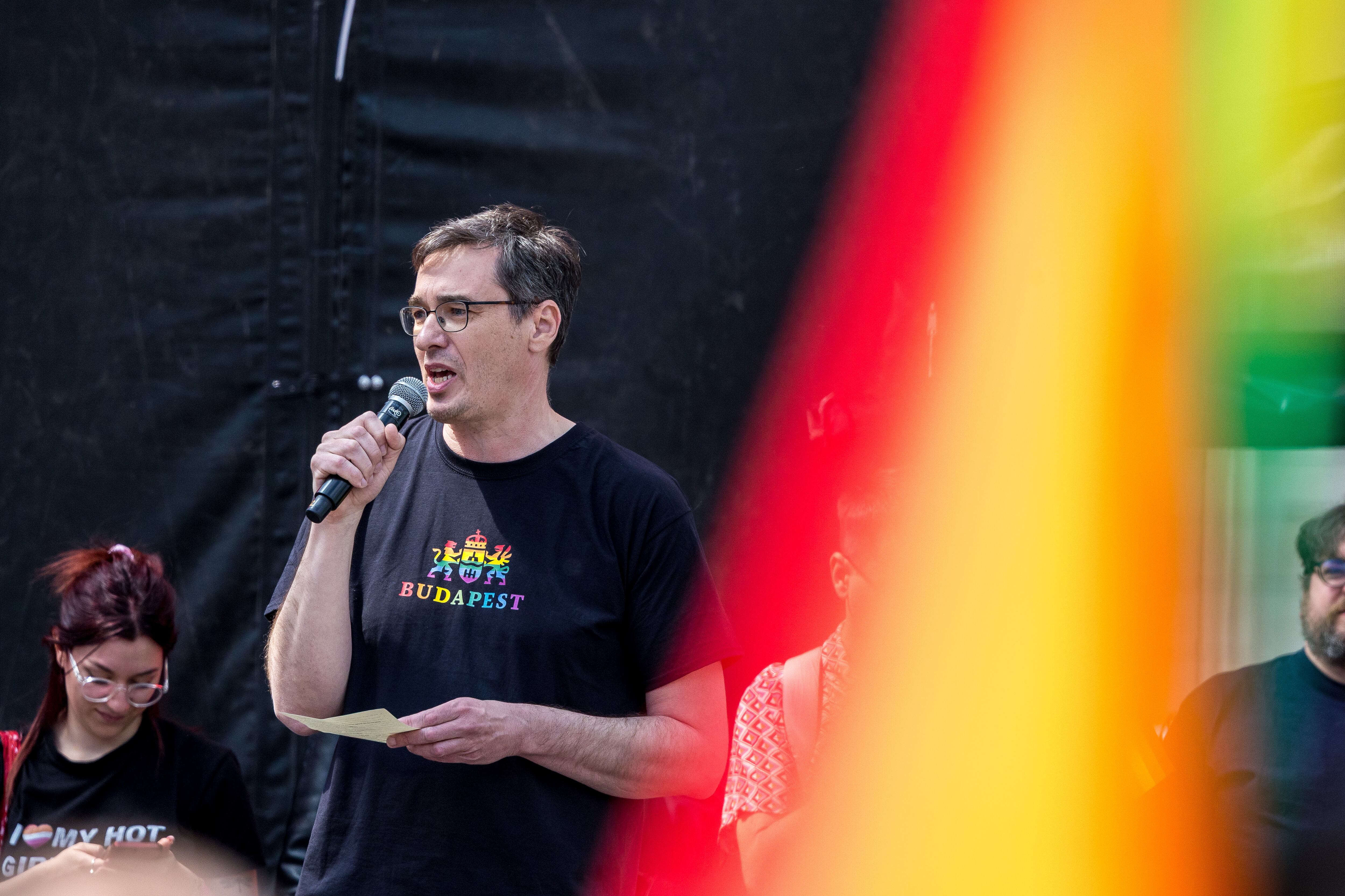 El alcalde de Budapest, Gergely Karácsony, durante el desfile del Orgullo en Bruselas el pasado mes de mayo