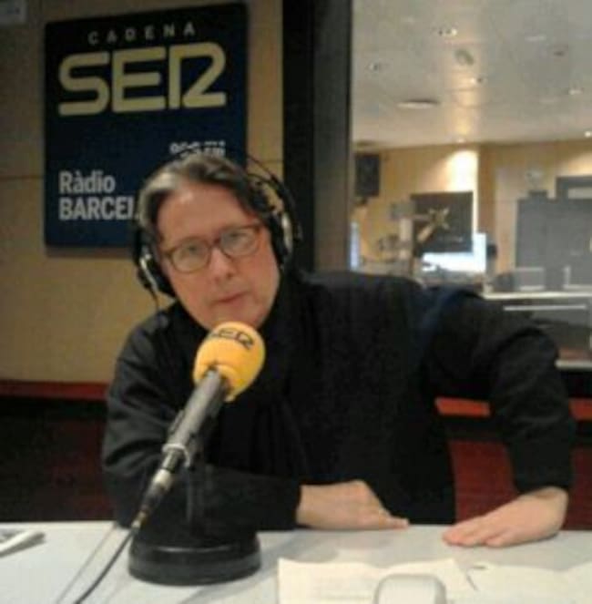 Norbert Bilbeny en los estudios de Radio Barcelona