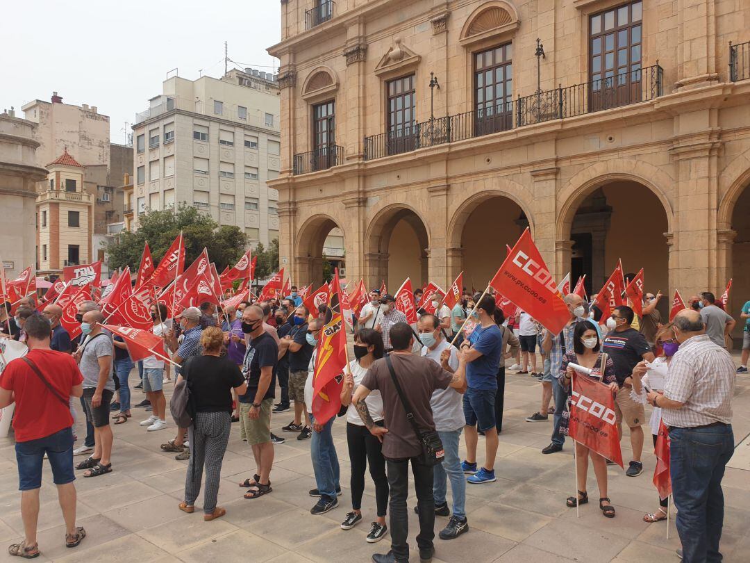 Los sindicatos convocan para el 14 de julio una huelga indefinida