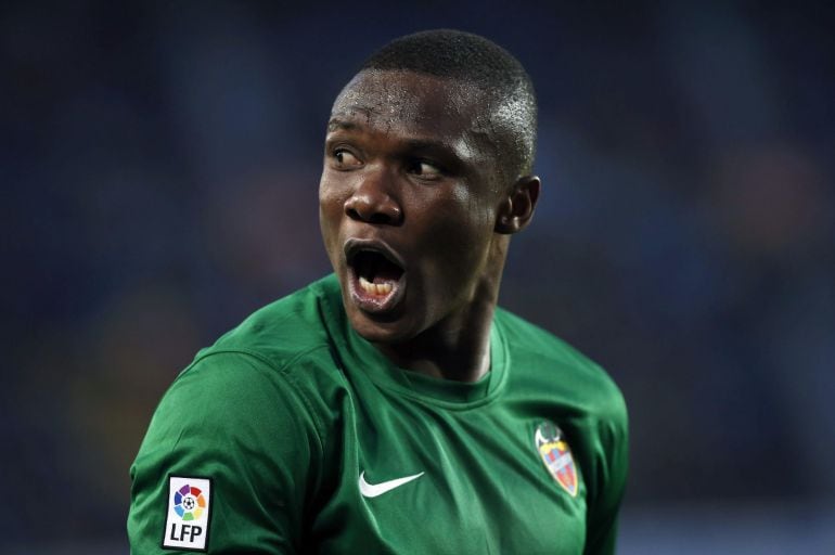 GRA260. BARCELONA, 15/02/2015.- El centrocampista mozambiqueño del Levante durante el partido de la vigésimo tercera jornada de liga de Primera División disputado ante el FC Barcelona hoy en el Camp Nou. EFE/Andreu Dalmau