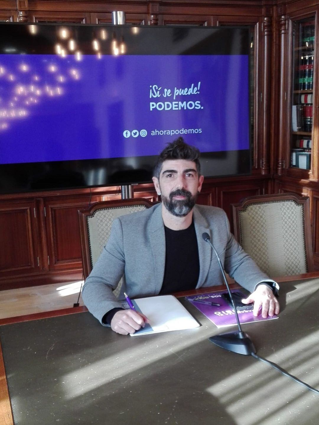 Podemos Equo ha expresado la intención de su partido de proponer cláusulas sociales en los contratos que establezca el ayuntamiento con las diferentes empresas concesionarias