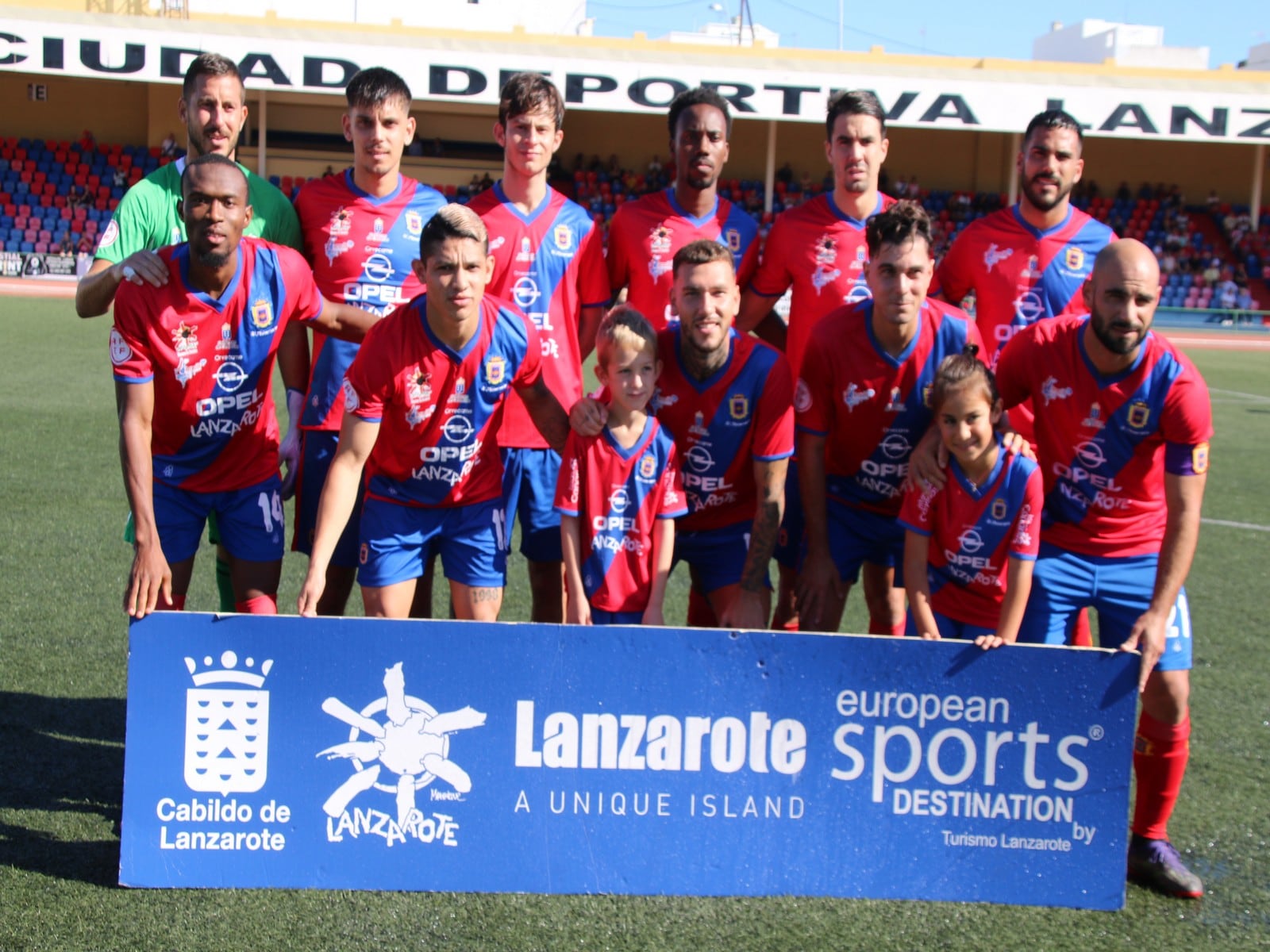 Equipo inicial de la UD Lanzarote ante el Panadería Pulido San Mateo.