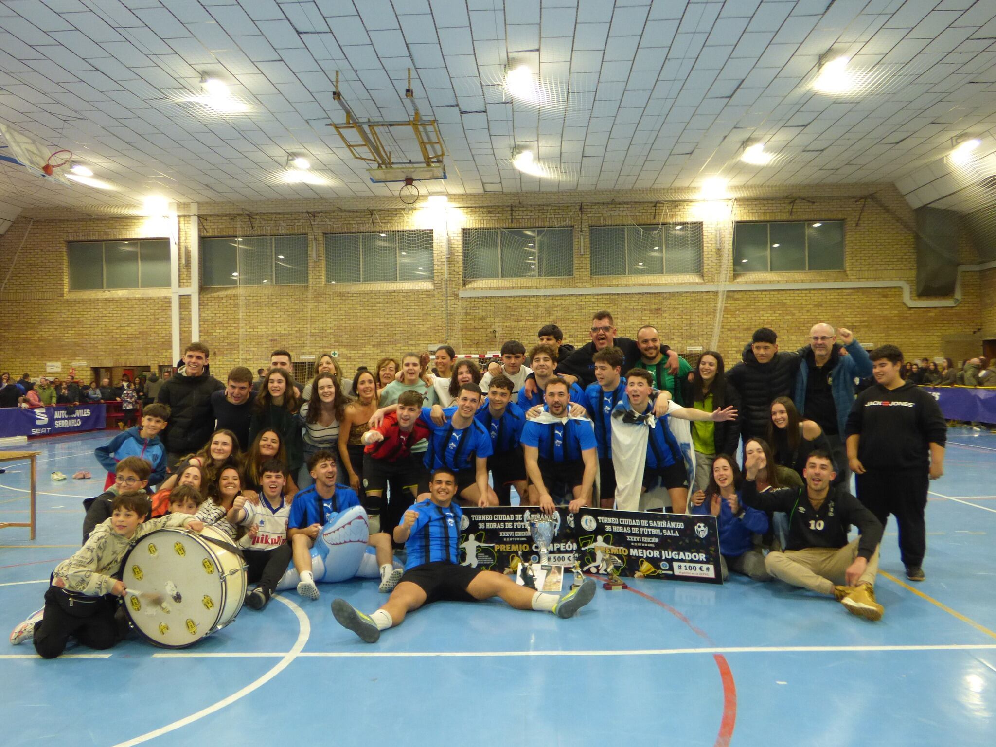 Buen ambiente siempre en las 36h de fútbol sala de Sabiñánigo