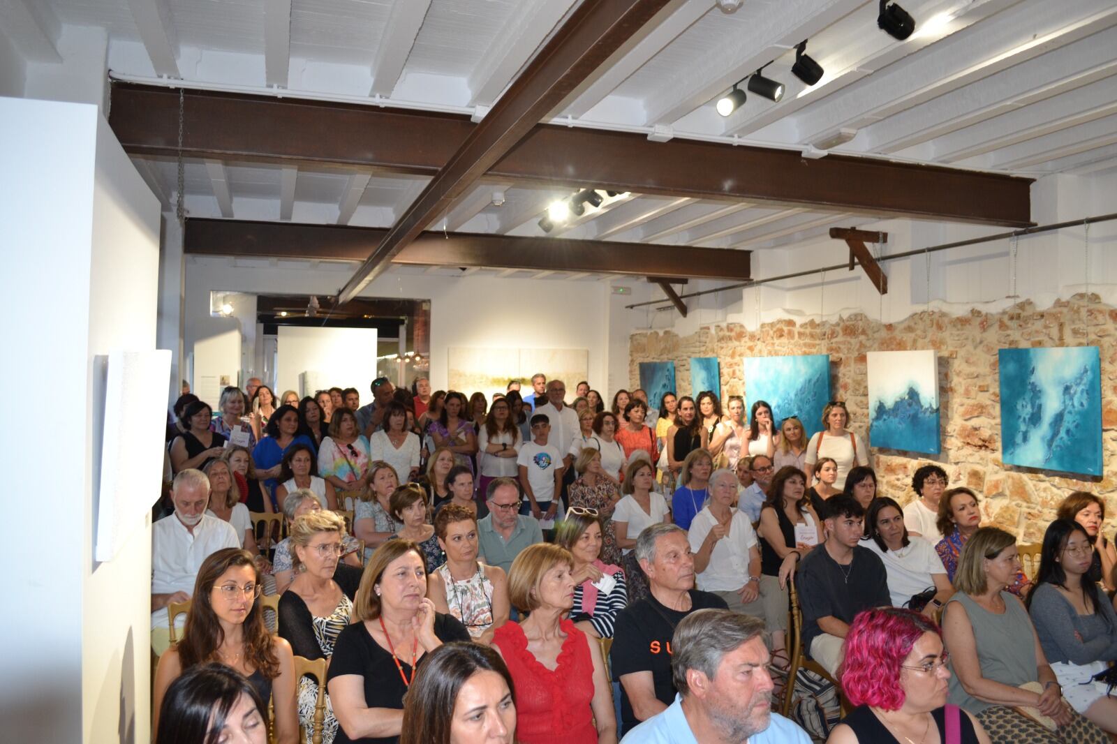 Público asistente a la presentación del libro de Pepa Cardona.