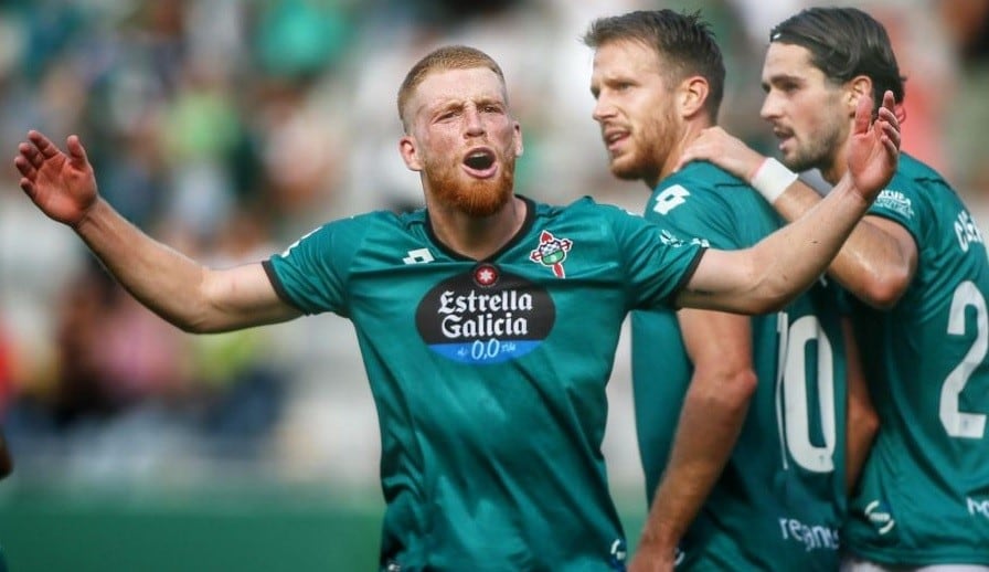 Carlos Vicente, celebrando un gol con el Racing de Ferrol