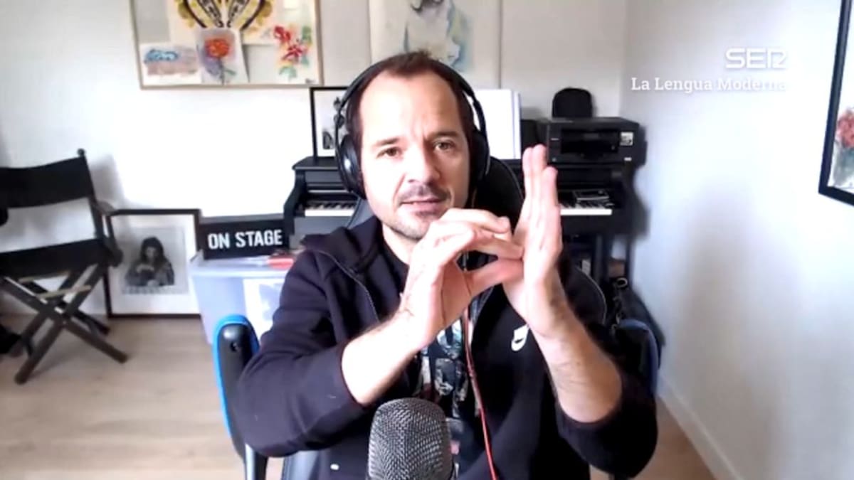 El tutorial de Ángel Martín sobre cómo ponerte correctamente los guantes en un supermercado