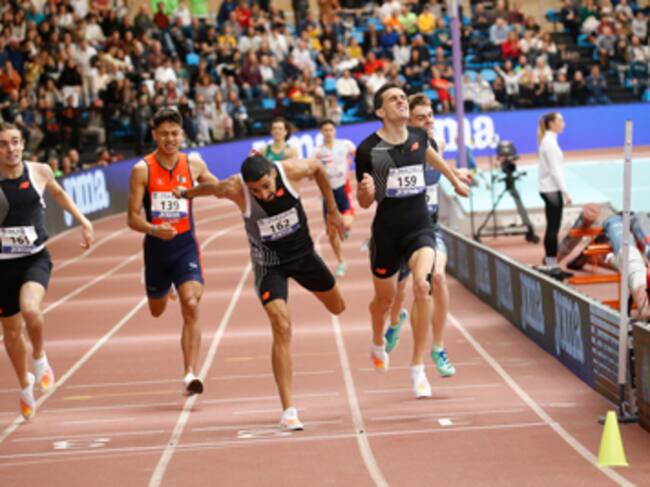 Final que se decidió en la línea de meta con victoria para el atleta berciano