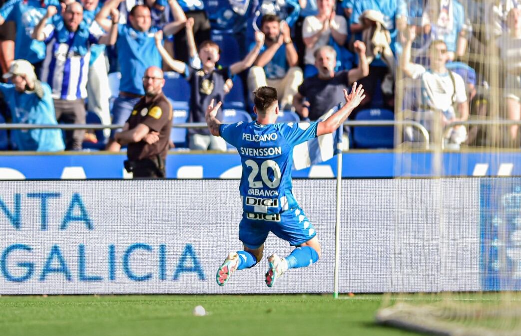 Svensson celebra su gol con el Deportivo en el partido frente al Castellón