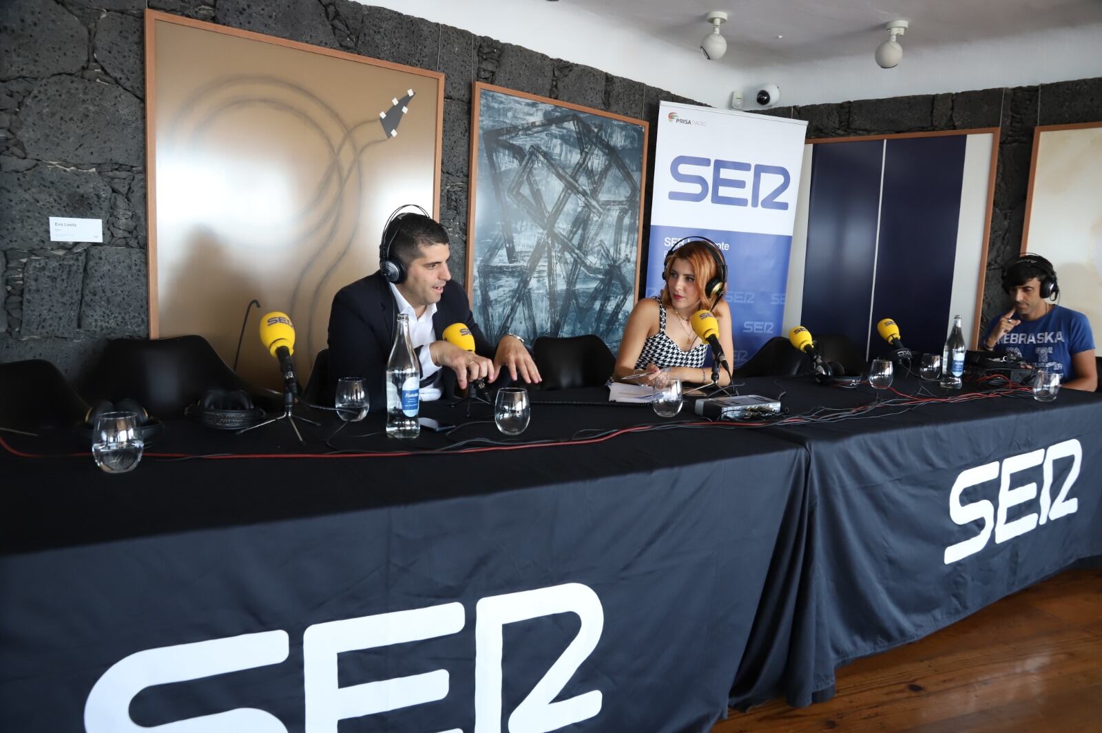 Benjamín Perdomo, consejero de los CACT, en el set de SER Lanzarote instalado en el MIAC-Castillo de San José.