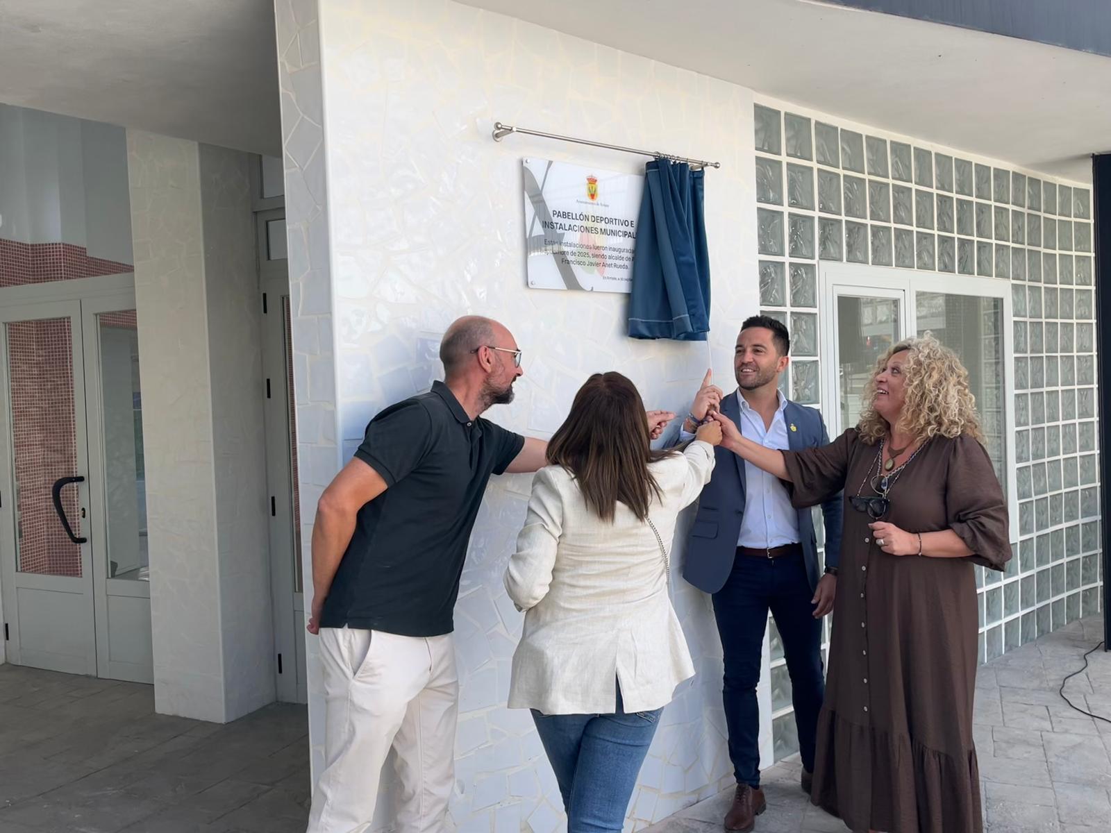 Inauguración del pabellón deportivo y el aulario
