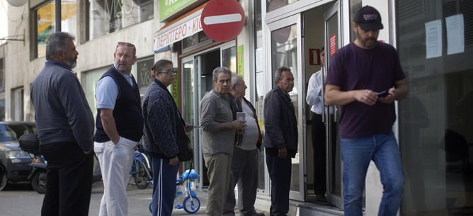 En el segundo día con las sucursales bancarias abiertas, reina la calma y no se ha producido ningún incidente respondiendo al llamamiento hecho por el Banco Central de Chipre, que reclamó mantener la misma calma y madurez demostrada en la jornada anterior