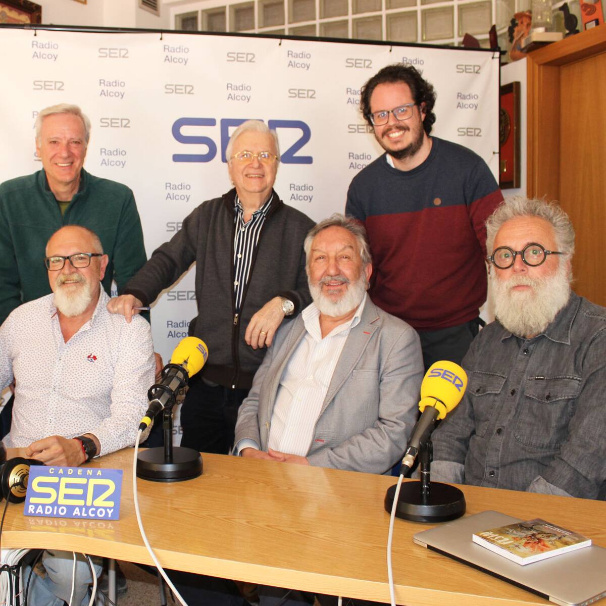 Las escuadras de los dos capitanes, en Amagatalls de la Festa