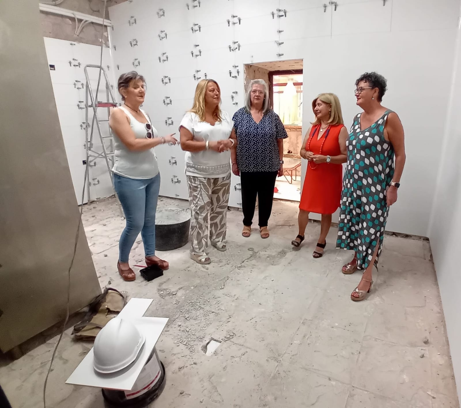 La delegada de Inclusión Social y la alcaldesa han visitado las obras del Centro de Participación Activa