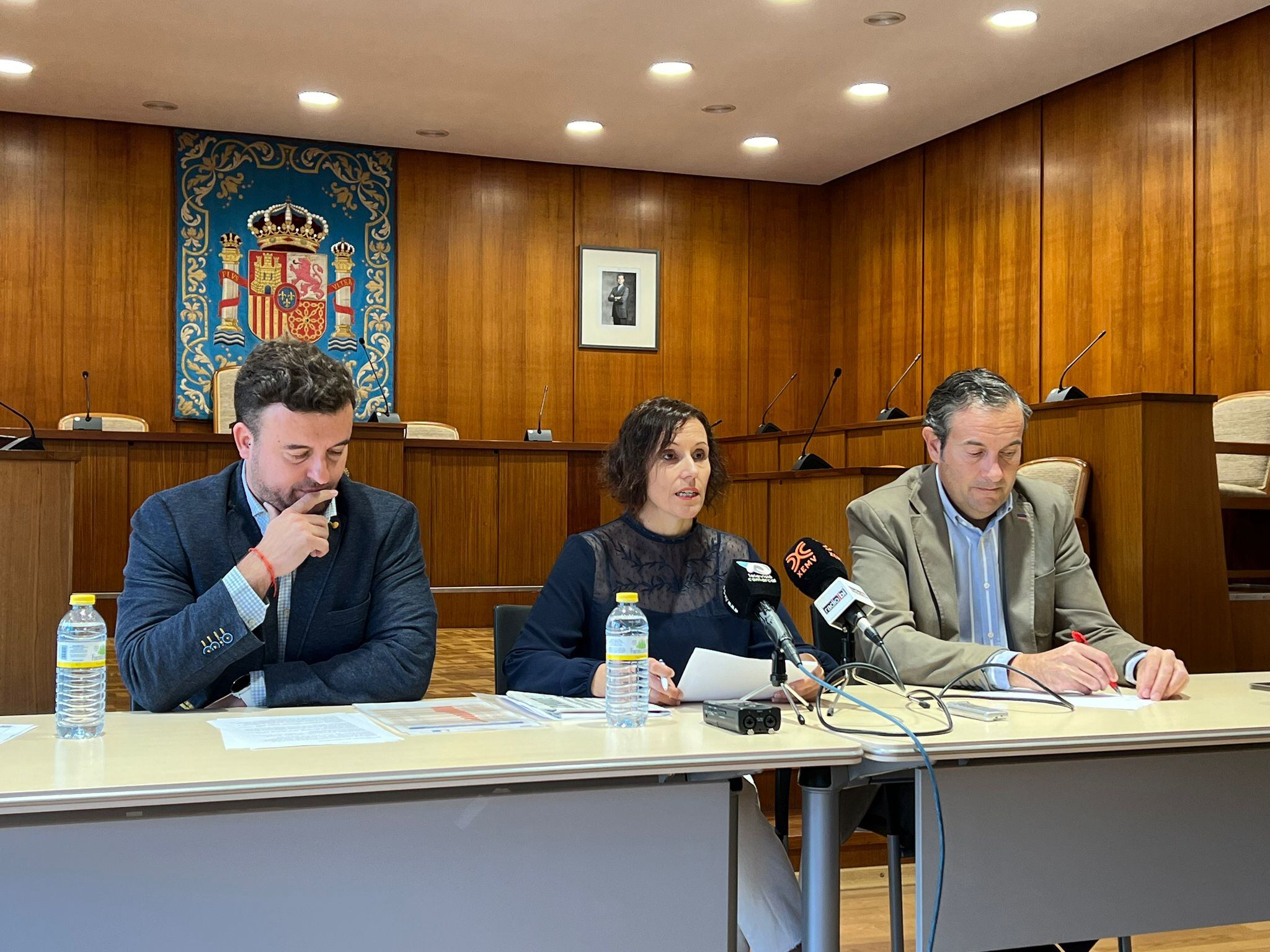 Mayte Peñalver en el centro de la imagen junto a Fernando Pastor y Antonio Rico