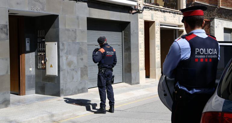 Dos agentes de los Mossos d&#039;Esquadra