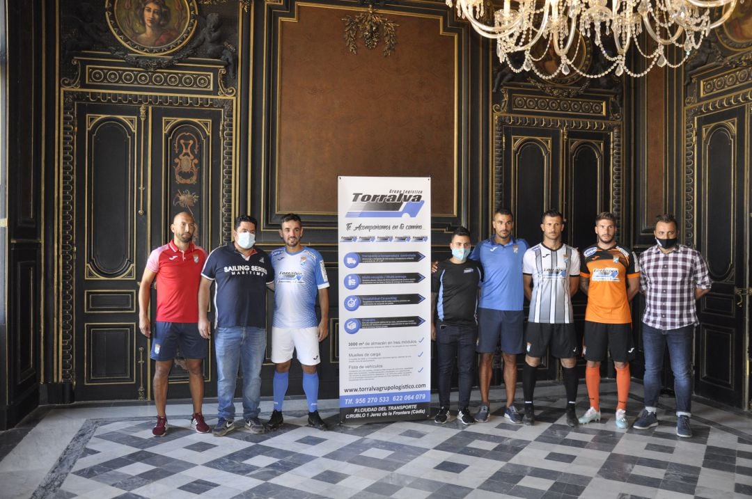 Jugadores del Xerez CD el día en el que se presentaron las camisetas