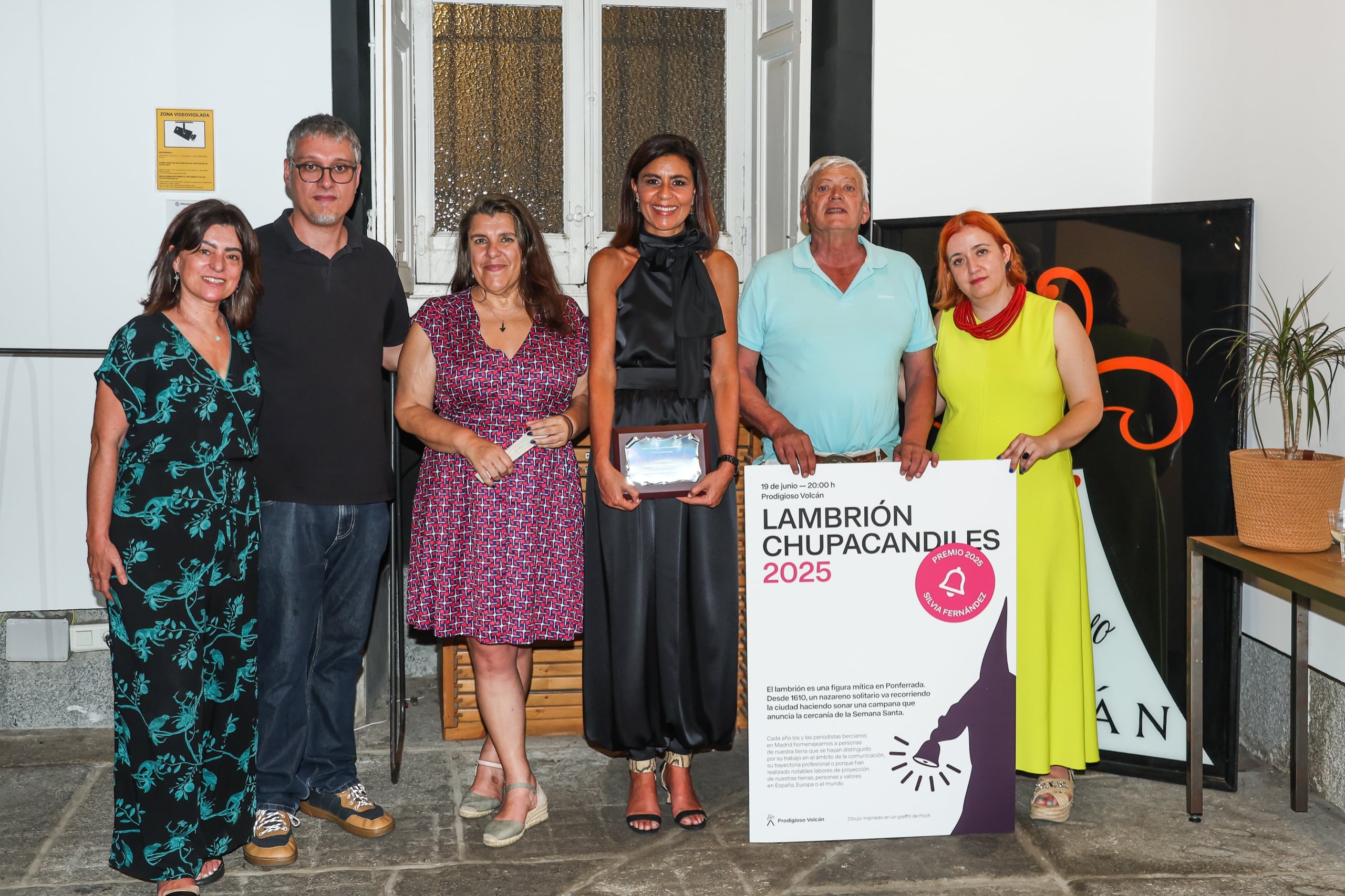 Silvia recibe el premio